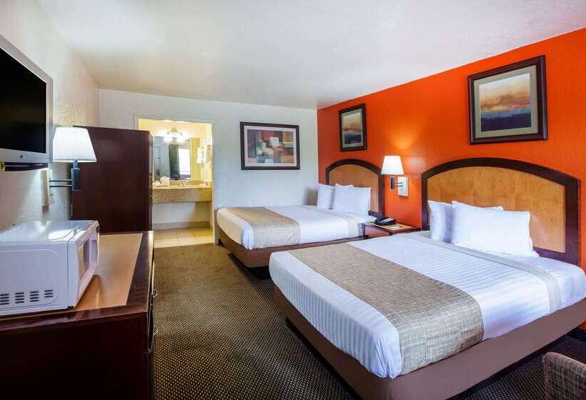 בית מלון כפרי Travelodge By Wyndham Houston Hobby Airport