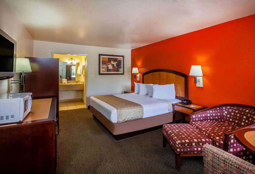 בית מלון כפרי Travelodge By Wyndham Houston Hobby Airport