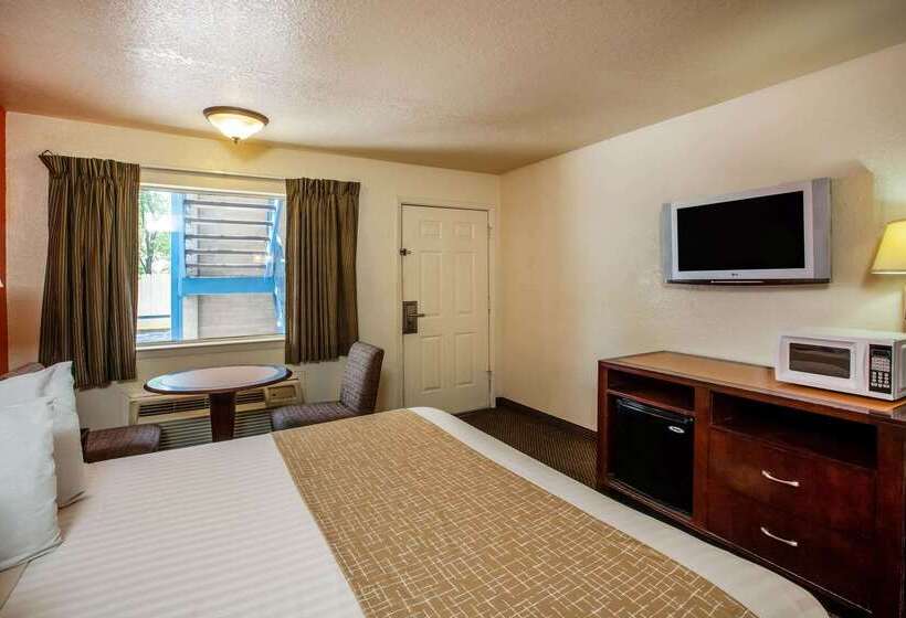 בית מלון כפרי Travelodge By Wyndham Houston Hobby Airport