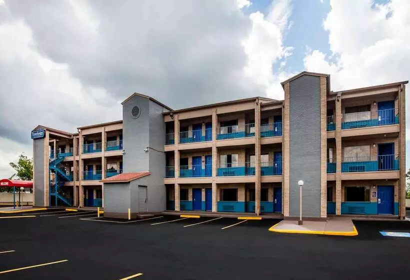 ホテル Travelodge By Wyndham Houston Hobby Airport