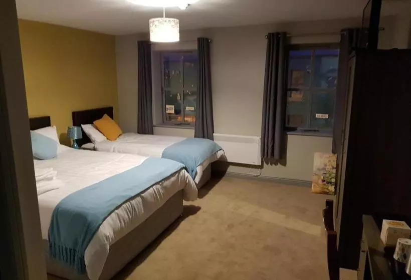 Aamiaismajoitus (B&B) Lynch's On The Pier