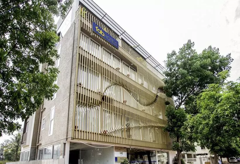 Fabhotel Iwe Studio Yelahanka