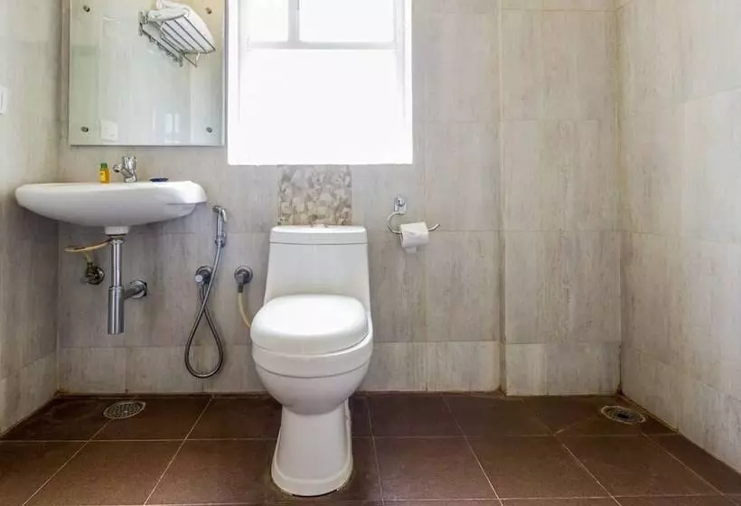 Fabhotel Iwe Studio Yelahanka