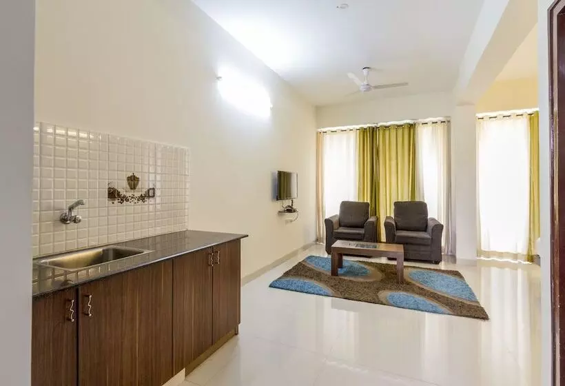 Fabhotel Iwe Studio Yelahanka
