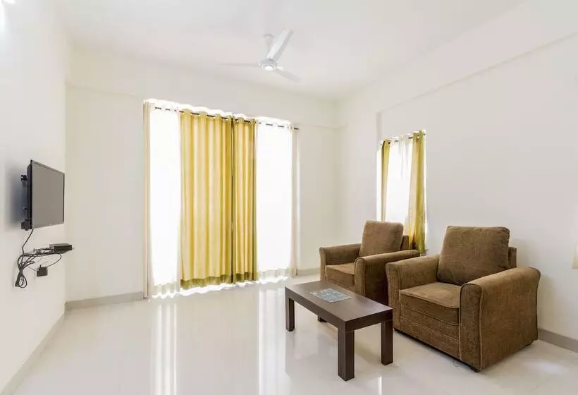 Fabhotel Iwe Studio Yelahanka