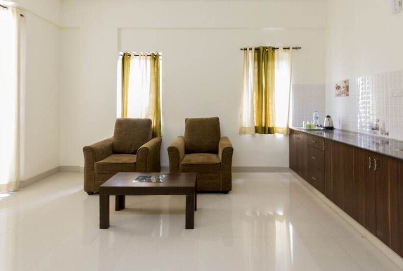 Fabhotel Iwe Studio Yelahanka