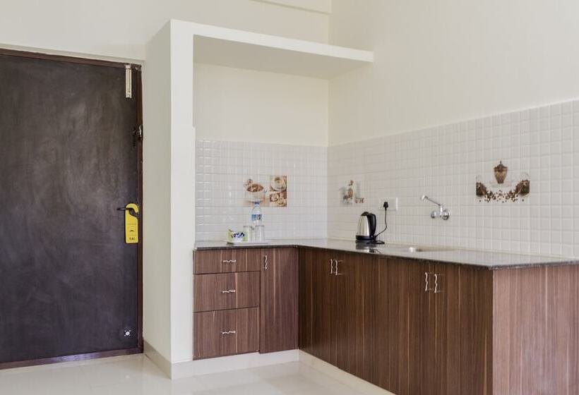 Fabhotel Iwe Studio Yelahanka