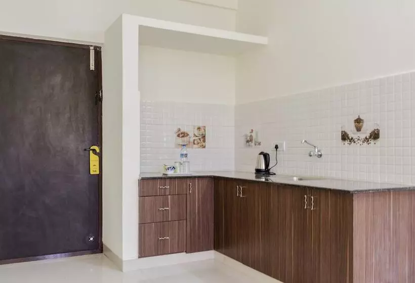 Fabhotel Iwe Studio Yelahanka