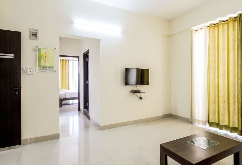 Fabhotel Iwe Studio Yelahanka