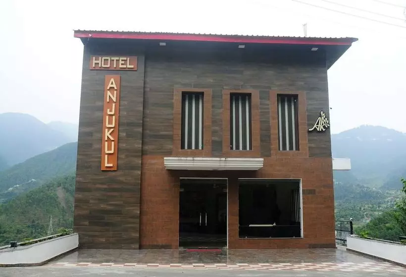 Hotelli Treebo Anjukul