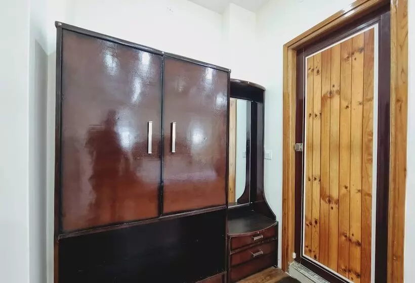 Hotelli Treebo Anjukul