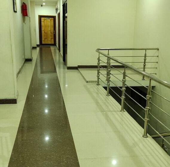 בית מלון כפרי Treebo Anjukul