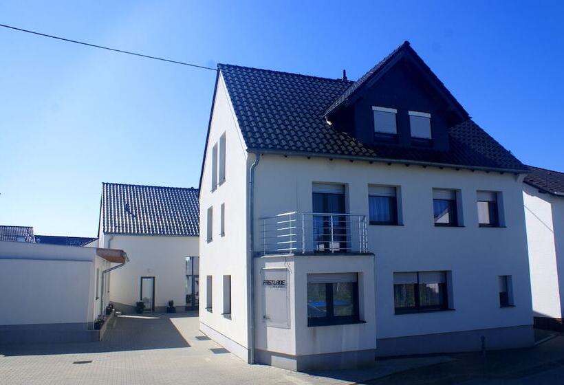 Отель Fast Lane