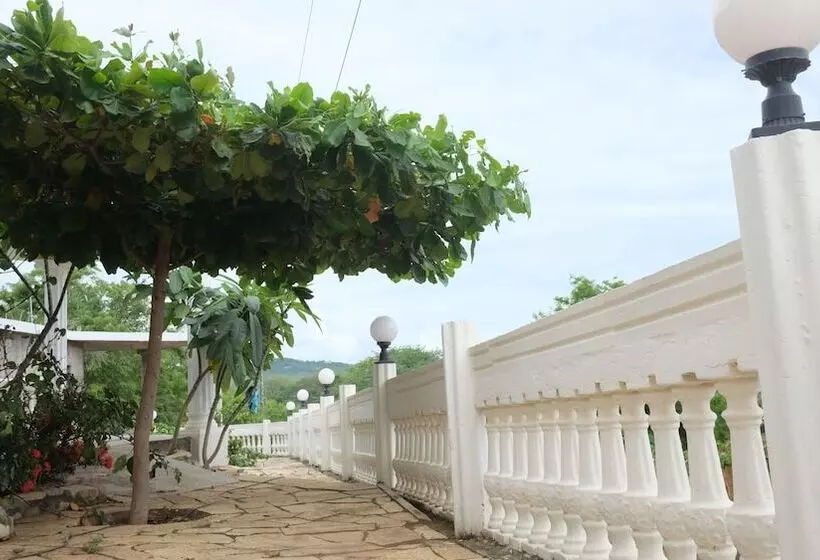 Hotelli Jardines Del Paraiso