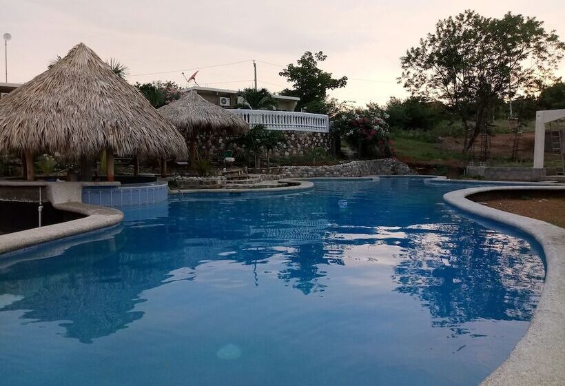 هتل Jardines Del Paraiso