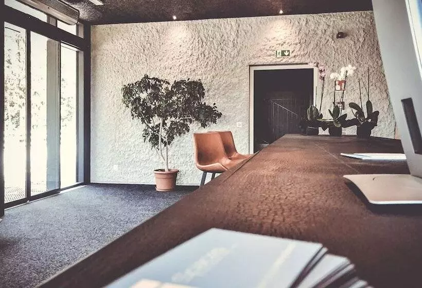 هتل Spaces