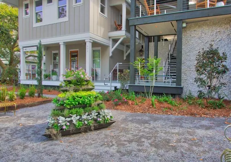 ホテル The Roost Ocean Springs