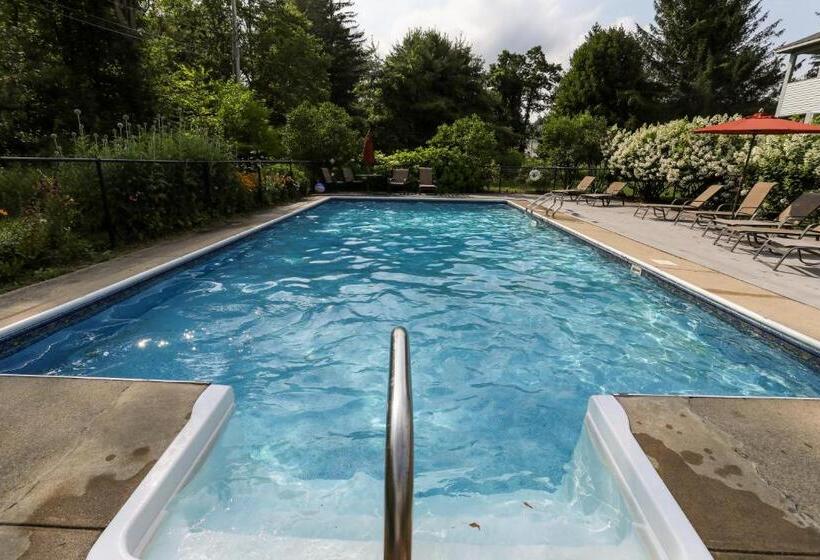 فندق Okemo Mountain Lodging