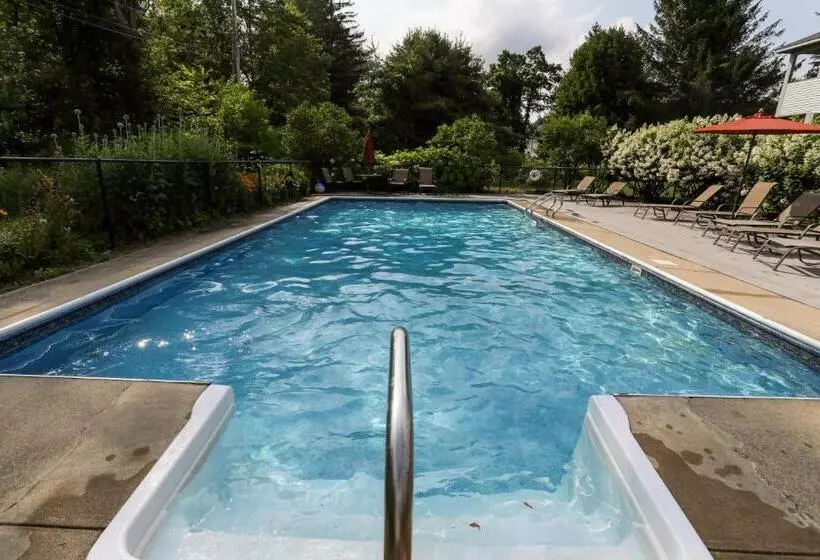 Hotelli Okemo Mountain Lodging