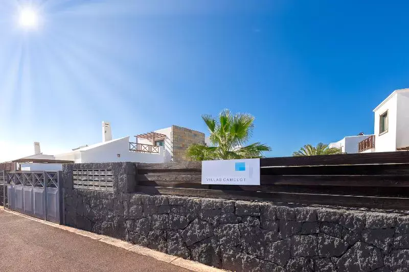 ホテル Camelot Holiday Homes By LIVVO