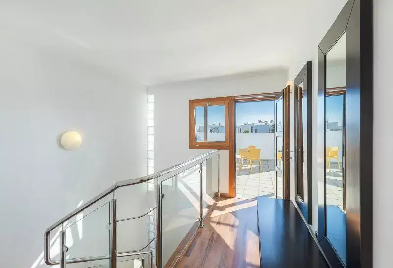 ホテル Camelot Holiday Homes By LIVVO