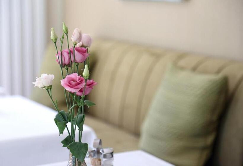 Отель Green Cottage