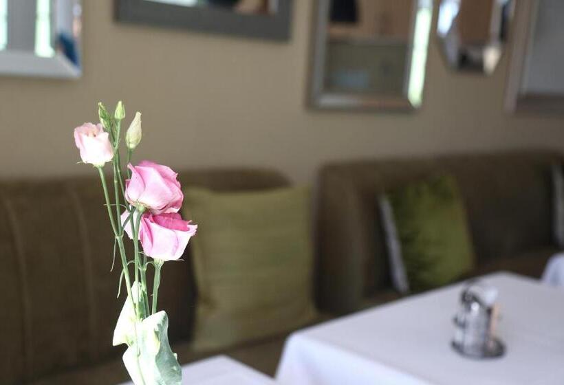 Отель Green Cottage