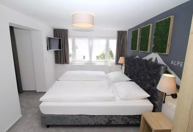 Hotelli Landgasthof Alpenblick An Der Wutachschlucht Südschwarzwald