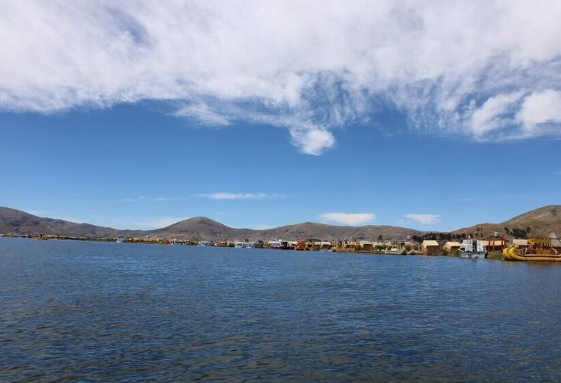 ホテル Titicaca Floating Lodge