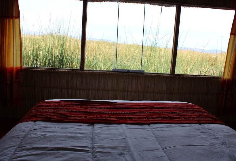 ホテル Titicaca Floating Lodge