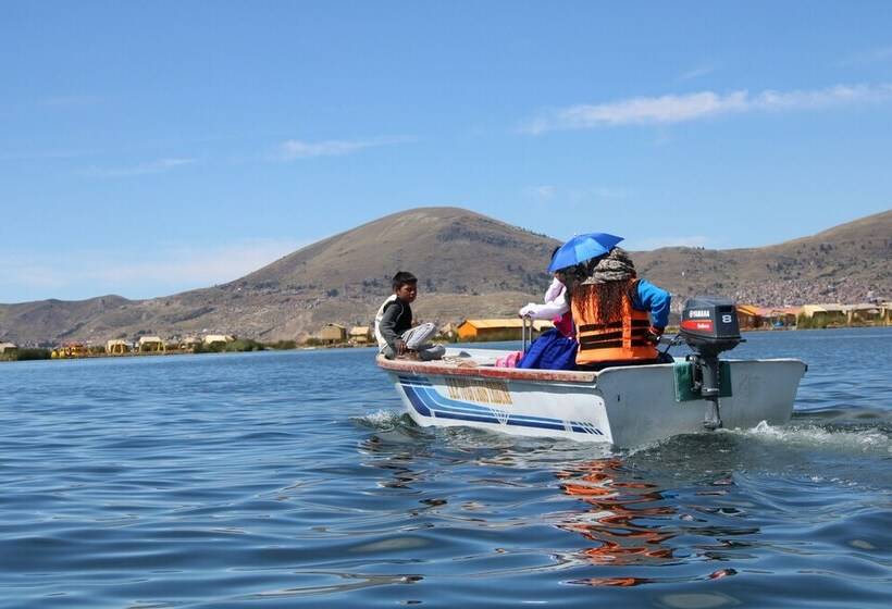 ホテル Titicaca Floating Lodge