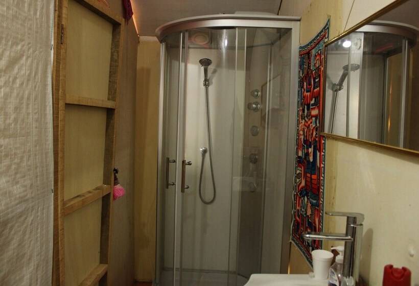 ホテル Titicaca Floating Lodge