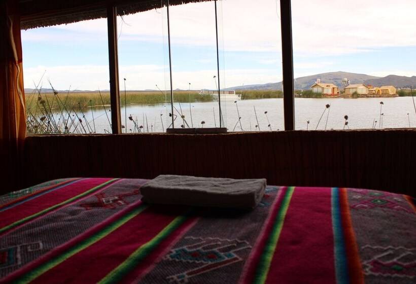 ホテル Titicaca Floating Lodge