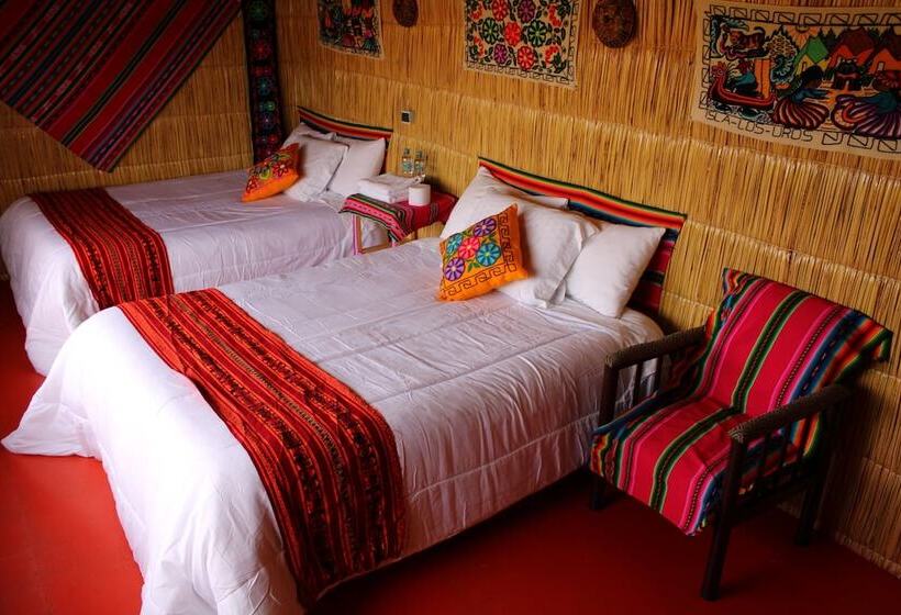 ホテル Titicaca Floating Lodge