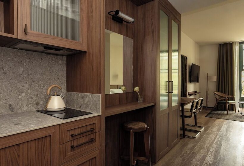 Batimont Suites & Apartments