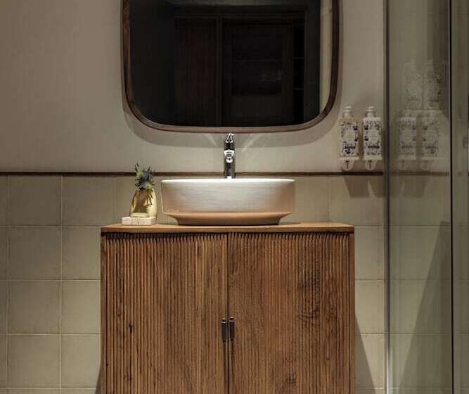 Batimont Suites & Apartments