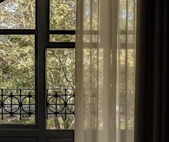 Batimont Suites & Apartments