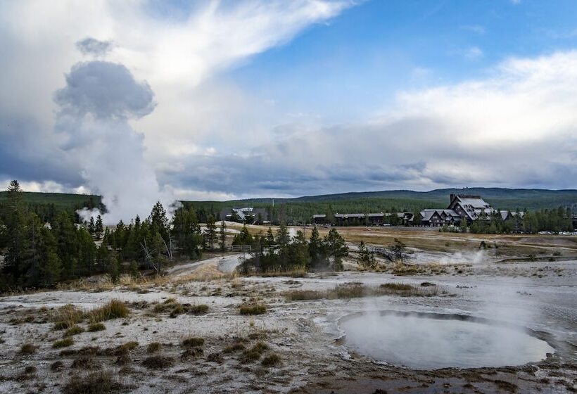 فندق Old Faithful Inn Inside The Park