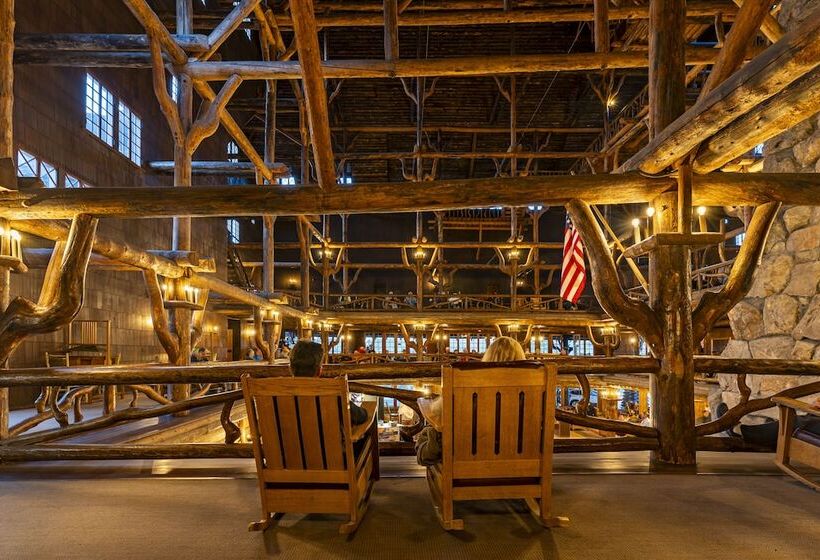 فندق Old Faithful Inn Inside The Park