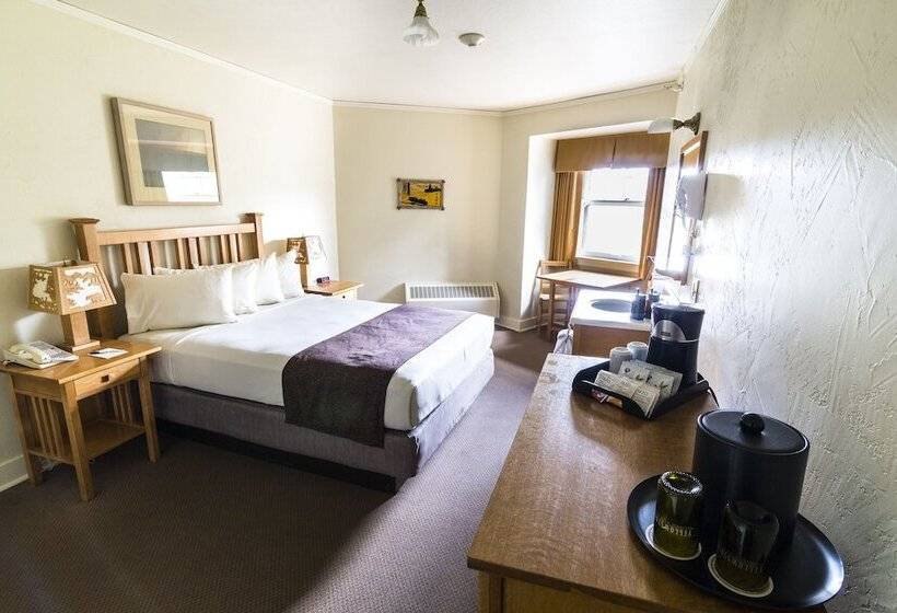 فندق Old Faithful Inn Inside The Park