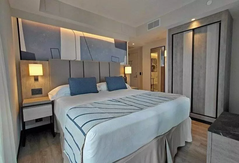 Hotel Riu Plaza Toronto