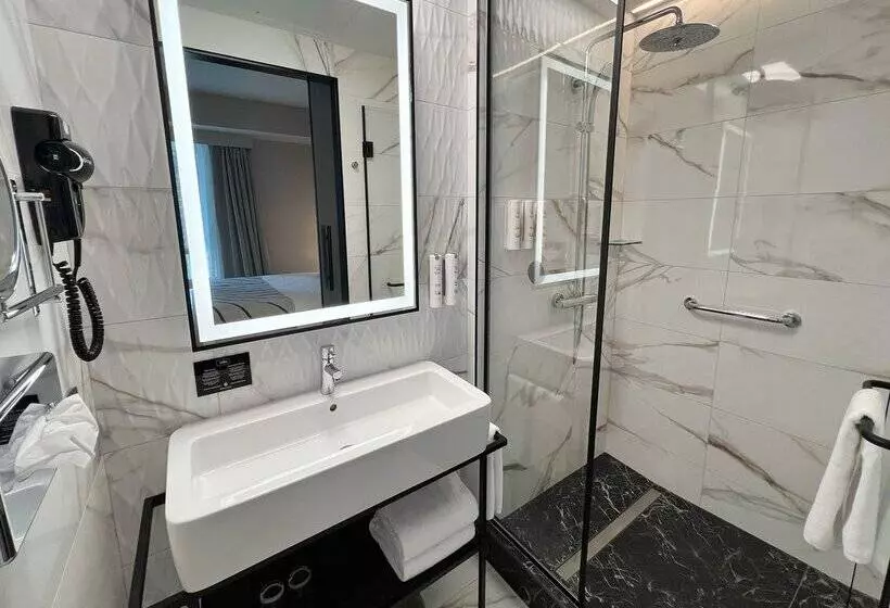 Hotel Riu Plaza Toronto