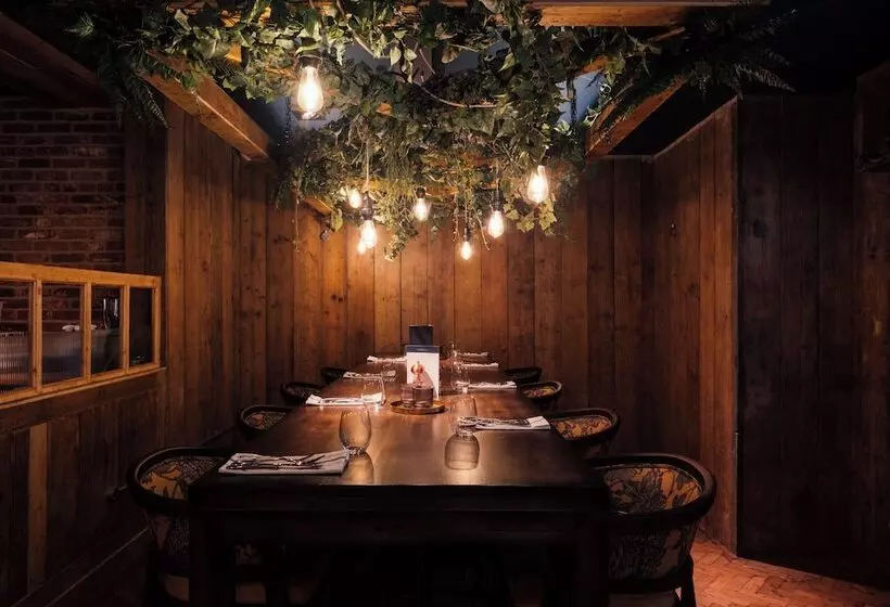 ホテル The Stroud