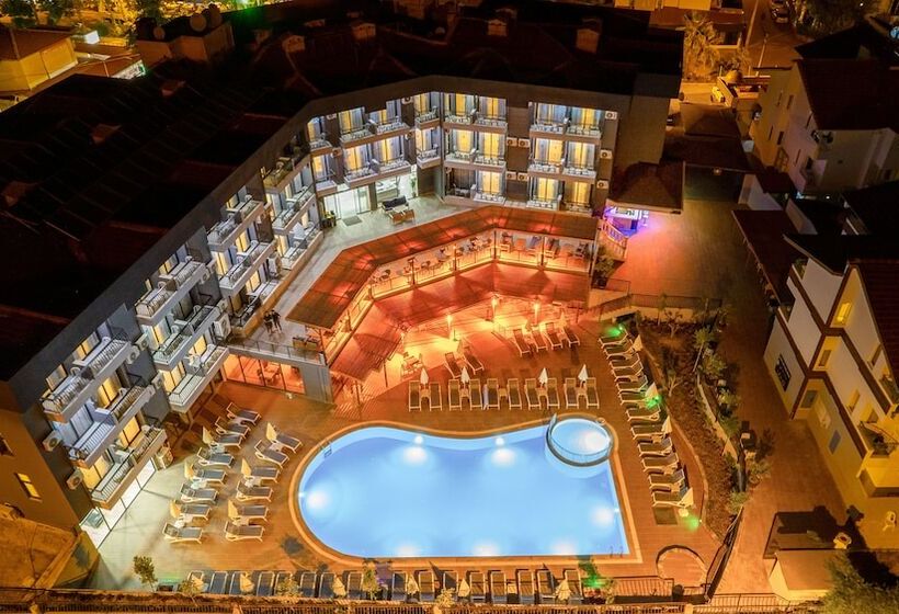 Hotel Clover Magic Park Side