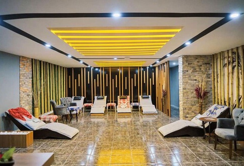 Hotel Clover Magic Park Side