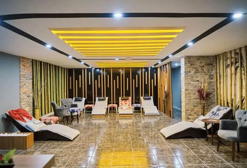 Hotel Clover Magic Park Side