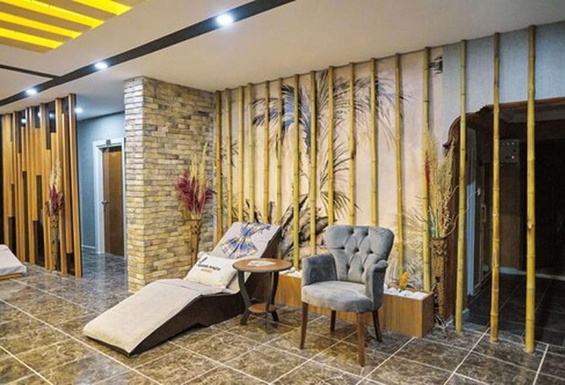 Hotel Clover Magic Park Side