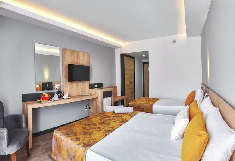 Hotel Clover Magic Park Side