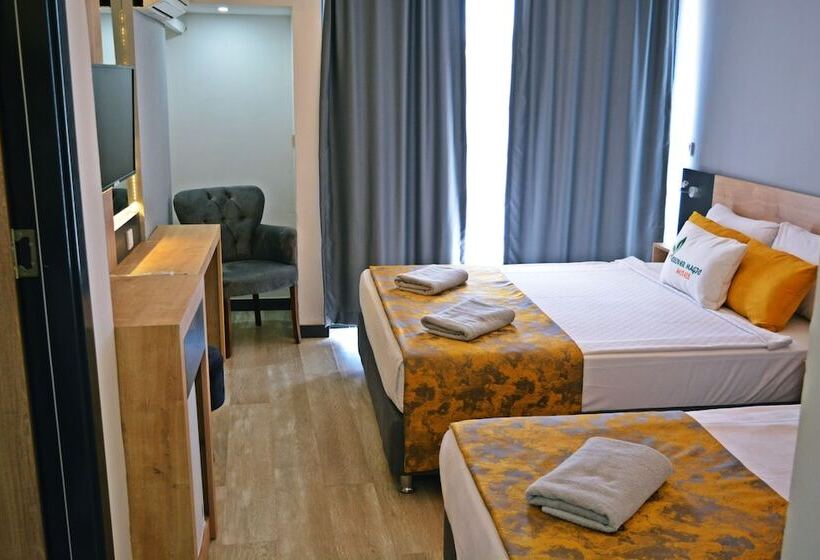 Hotel Clover Magic Park Side