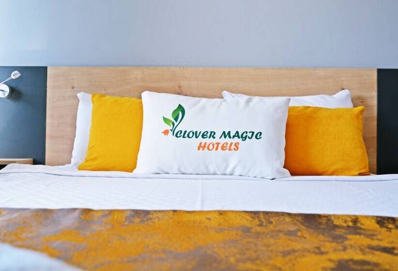 Hotel Clover Magic Park Side
